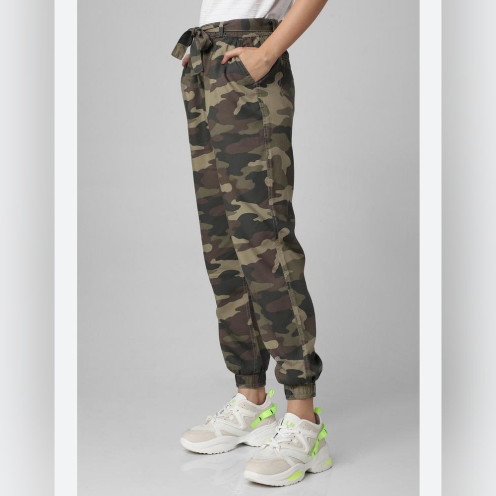 Garage green camo draw string jogger style cotton pants size S US